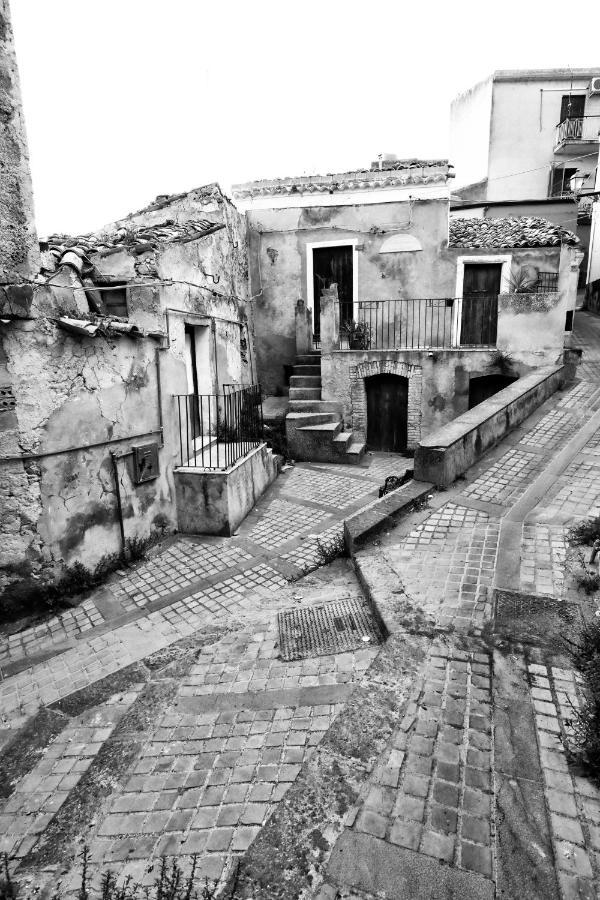 Villa Sopra La Piazza Agira Exterior foto